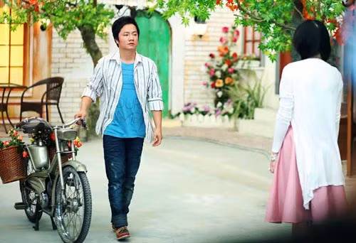 Hình ảnh trong MV “Nụ cười biệt ly”.