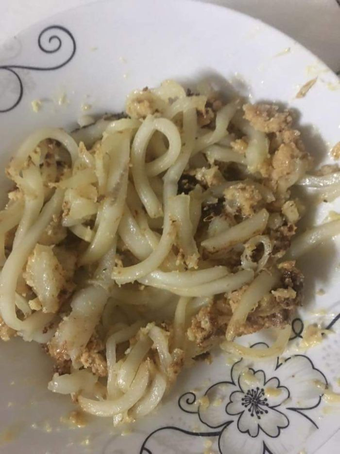 Đẳng cấp làm mứt biến dừa non thành tựa như món mì nui xào.