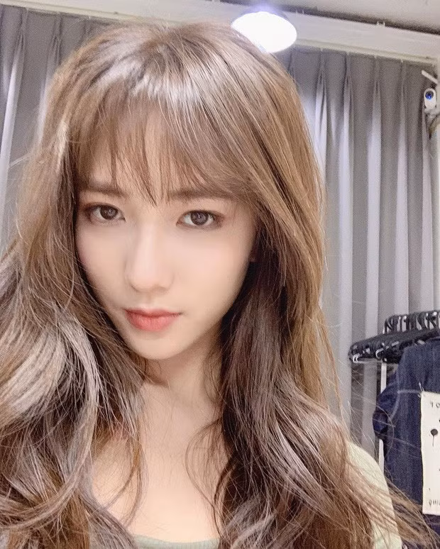 Ngoài việc vòng 2 ngày càng lớn thì tay chân hay gương mặt Trâm Anh không có mấy thay đổi.