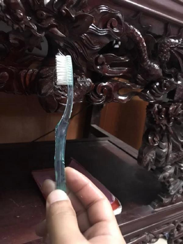 Đa số các bạn trẻ đều thấy sợ với ác mộng lau dọn đồ gỗ điêu khắc hay đồ có họa tiết hoa văn.