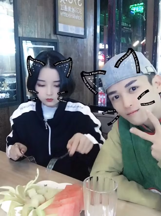 Xuất hiện trong loạt clip bị vị khách quen "thả thính" mỗi ngày mỗi kiểu, hot girl quán net Đóa Nhi gây ấn tượng bởi vẻ ngoài xinh xắn, dễ thương.