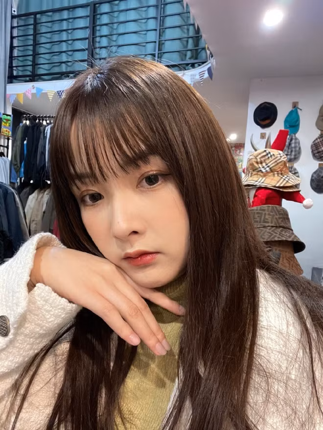 Dù hai nhân vật chính đều không lên tiếng khẳng định xong chừng đấy lý do cũng đủ để hiểu được Đóa Nhi và chàng trai kia đang cảm mến nhau.