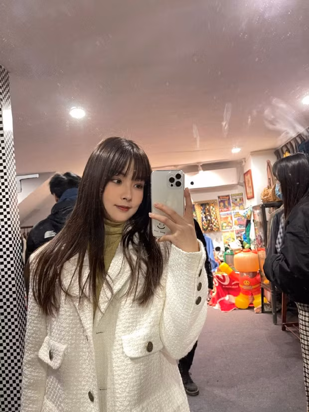 Gần 3 năm trôi qua, cái tên Đóa Nhi không còn làm mưa làm gió khắp cõi mạng, tuy nhiên cô nàng vẫn giữ được độ nổi tiếng ổn định với hơn 1,6 triệu lượt follow trên trang cá nhân.