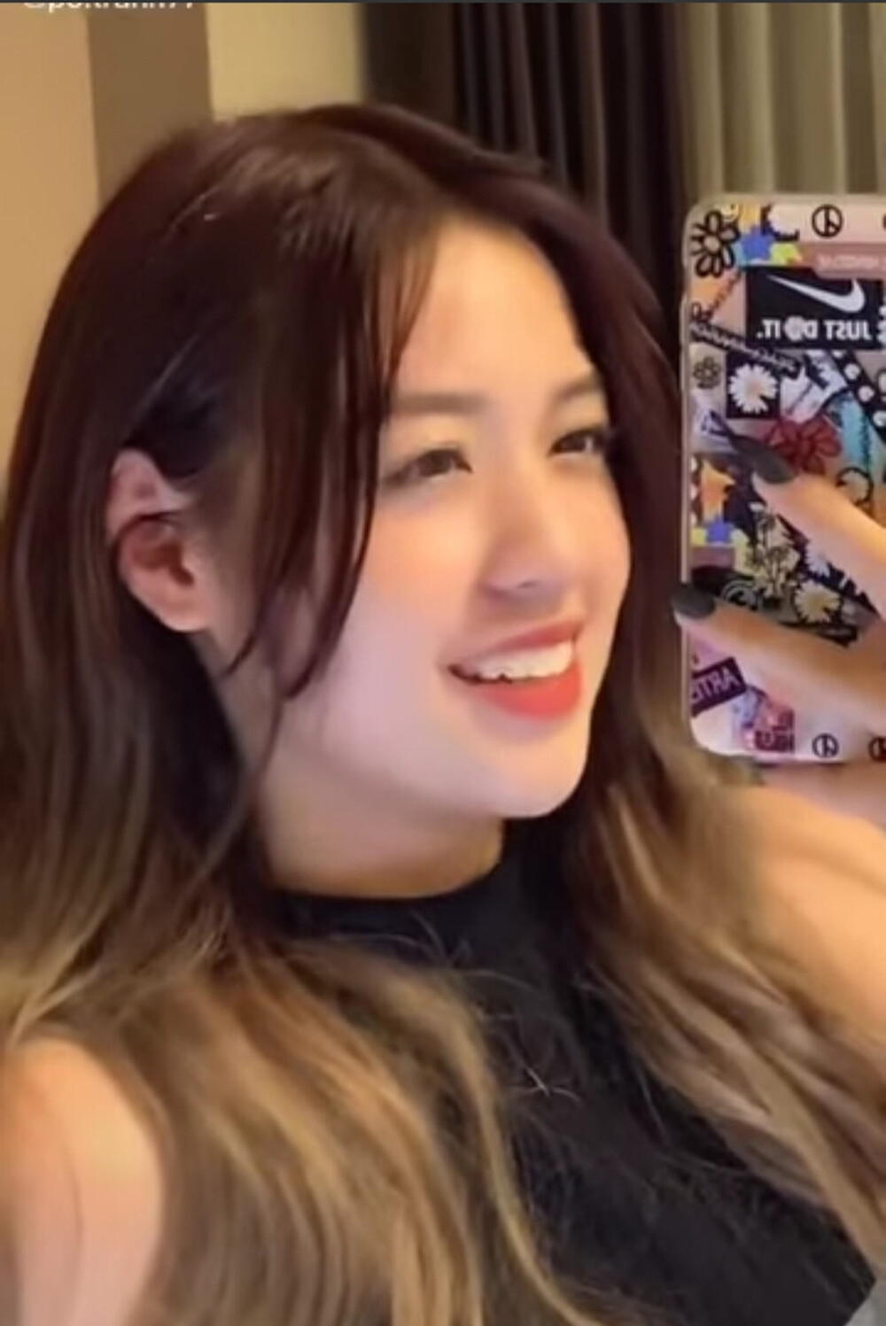 Bắt nguồn từ một câu thả thính của Trần Thanh Tâm - gái xinh kiêm hot TikToker, "trứng rán cần mỡ, bắp cần bơ" đã trở thành trào lưu được các bạn trẻ follow rất nhiệt tình.