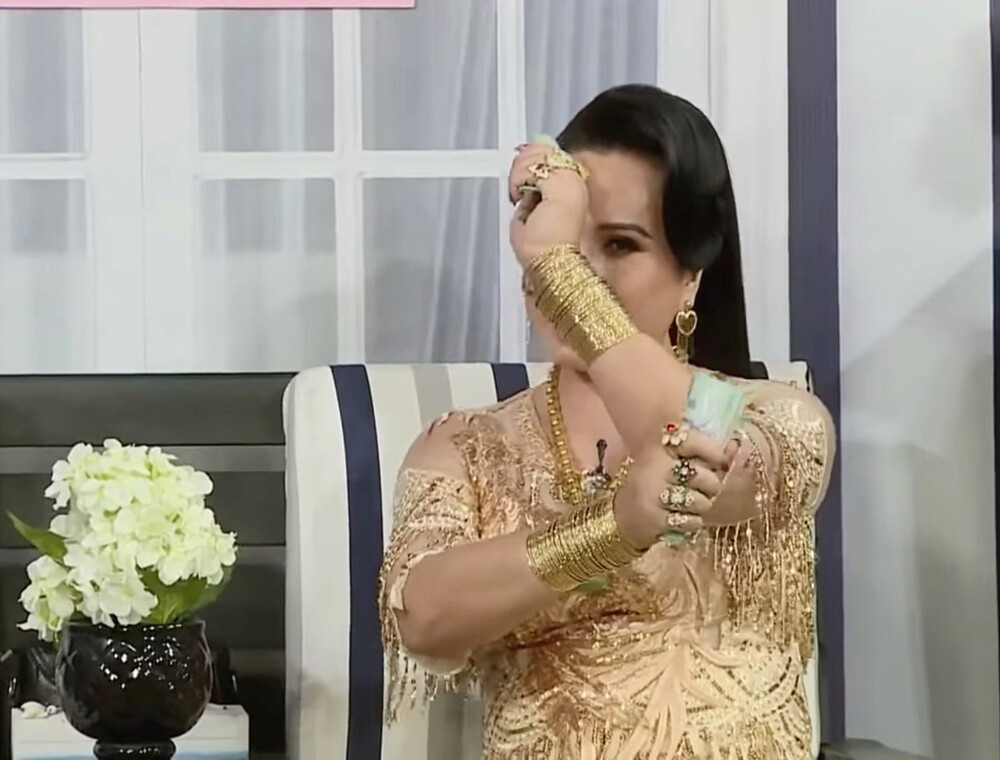 Đi đường quyền là trào lưu mạng xã hội khá hot trong năm 2020 vừa qua. Nguồn gốc của câu nói này xuất phát từ đoạn trích trong câu nói “Bữa nay có tiền đi đường quyền mạnh ghê” của cô Võ Minh Hiếu