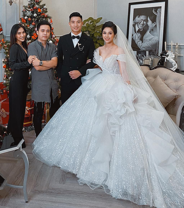 Trong ảnh cưới của cặp đôi thời gian qua, Khánh Linh luôn nhận về nhiều lời khen ngợi trước nhan sắc xinh đẹp của cô.