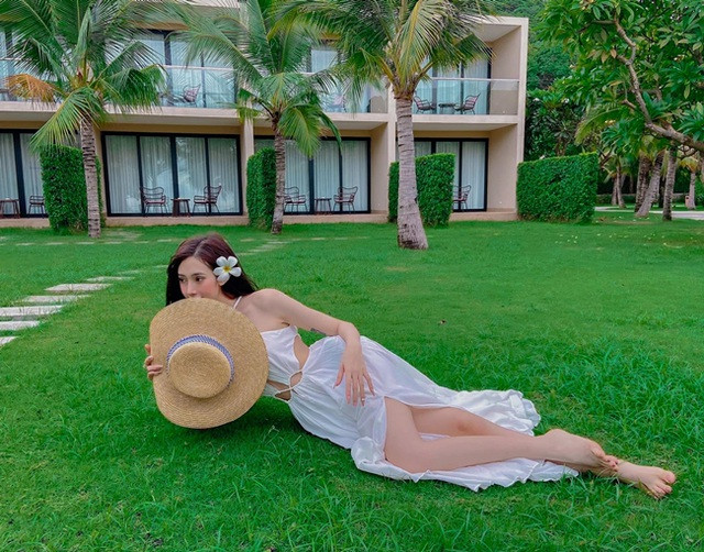 Quỳnh Như sở hữu chiều cao 1m7, số đo 3 vòng: 85 – 60 – 95 cùng gương mặt sáng, giàu biểu cảm là niềm mơ ước của bao người.