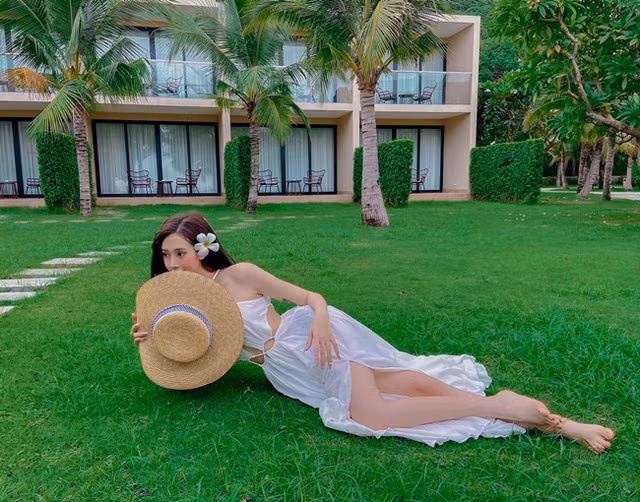 Quỳnh Như sở hữu chiều cao 1m7, số đo 3 vòng: 85 – 60 – 95 cùng gương mặt sáng, giàu biểu cảm là niềm mơ ước của bao người.