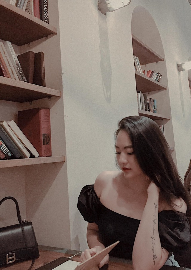 Bảo Ngọc còn tự mình kinh doanh riêng khi đang là sinh viên năm 2, tự lo cho bản thân mà không phụ thuộc vào gia đình. Ảnh: Tổng hợp