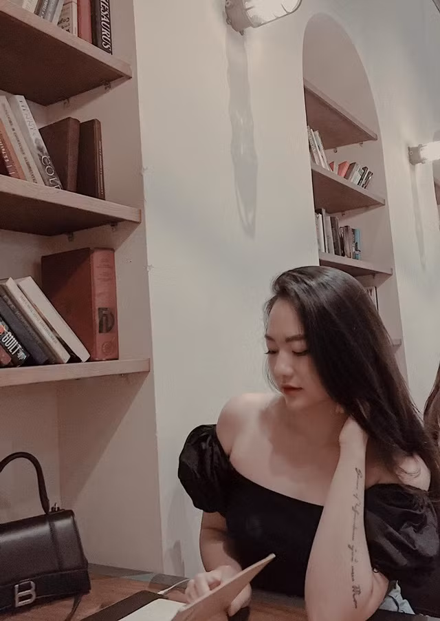 Bảo Ngọc còn tự mình kinh doanh riêng khi đang là sinh viên năm 2, tự lo cho bản thân mà không phụ thuộc vào gia đình. Ảnh: Tổng hợp