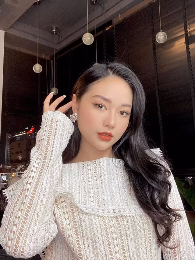 Theo học chuyên ngành Thiết kế đồ hoạ, cô nàng là một trong những sinh viên có hoạt động phong trào nổi bật. Bảo Ngọc thích tham gia các sự kiện và phong trào sinh viên.