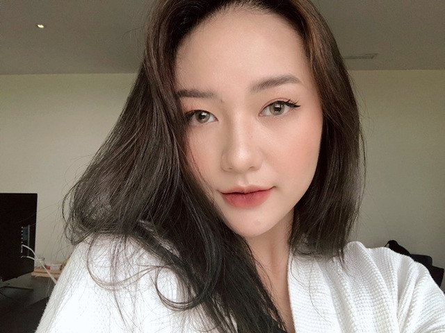 Gái xinh này cũng là cái tên quen mặt trong làng mẫu ảnh, dù sinh ra trong gia đình có điều kiện nhưng Bảo Ngọc vẫn tự lập trên con đường của chính mình.