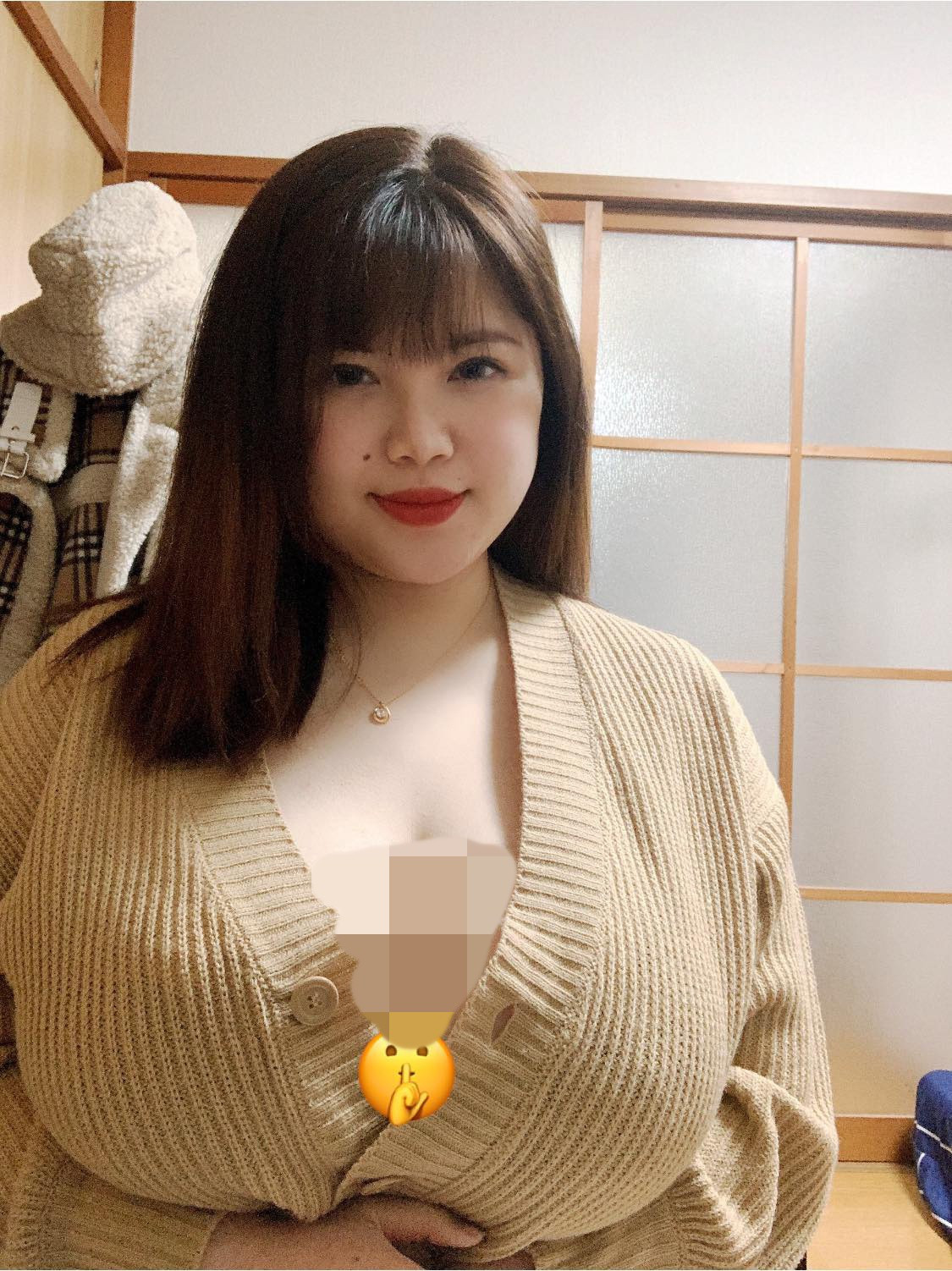 Hiện bức ảnh đang nhận về hàng ngàn lượt cảm xúc, bình luận và chia sẻ. Đa phần bày tỏ bất ngờ trước bộ ngực càng ngày càng khủng của nữ sinh Hải Dương.