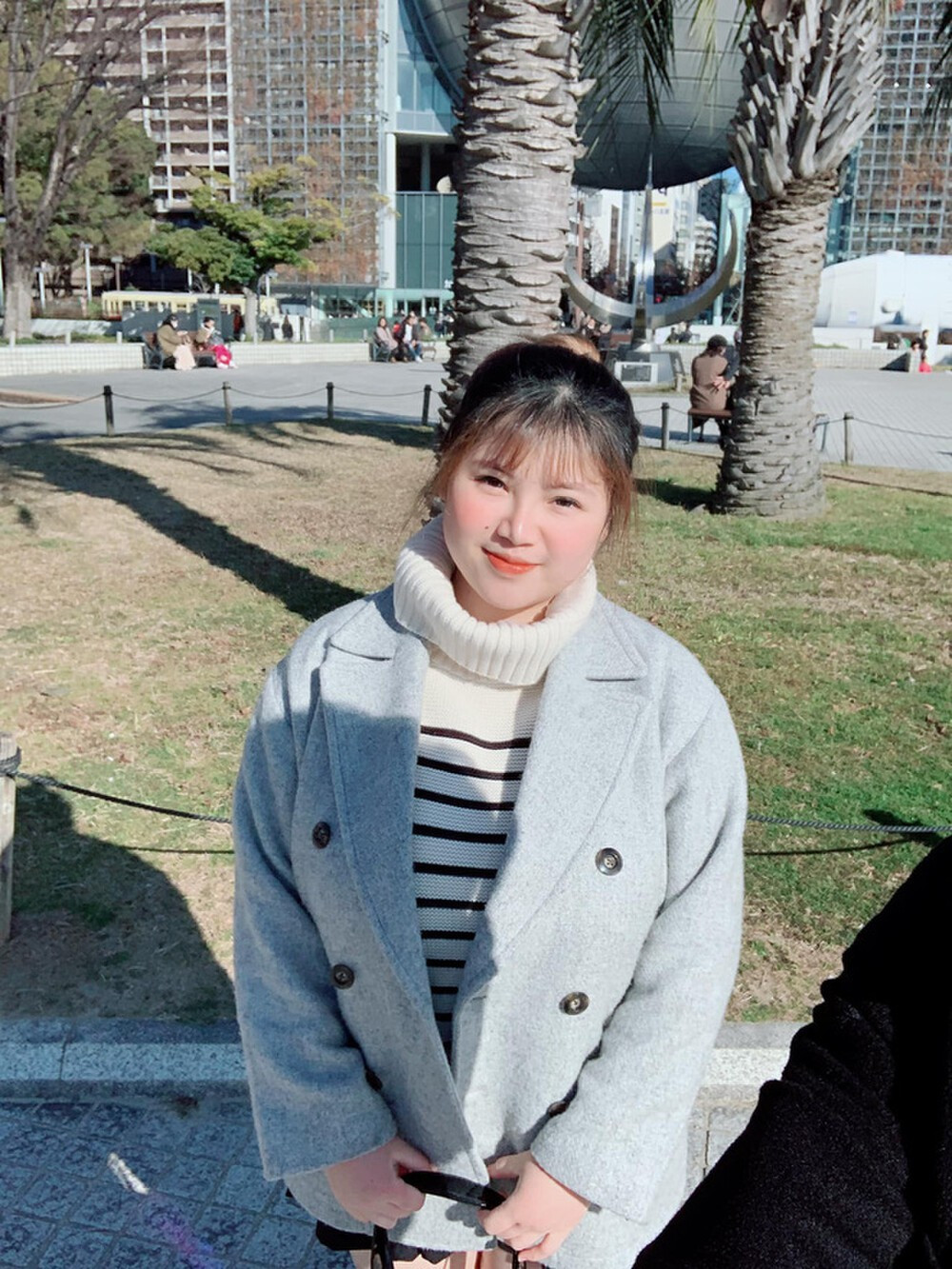 Dù đã tìm đến bác sĩ phẫu thuật thẩm mỹ để thu nhỏ vòng 1 nhưng qua những hình ảnh mà Trang đăng tải lên MXH có thể thấy ngực cô vẫn to hơn so với bình thường.