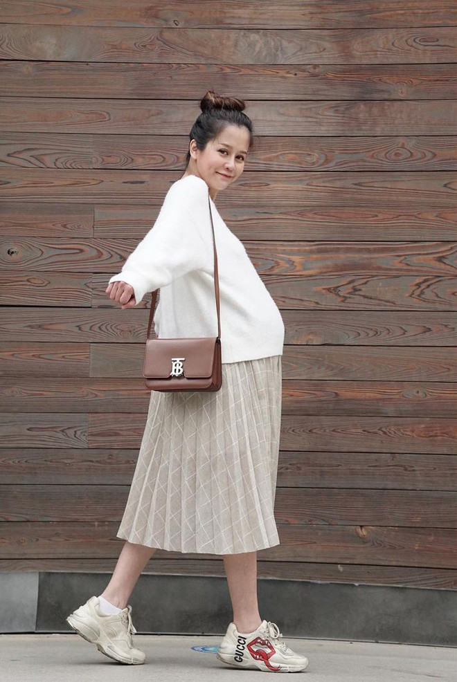 Vlogger An Nguy là nàng hot girl mới đây đã gia nhập hội gái xinh bỉm sửa.