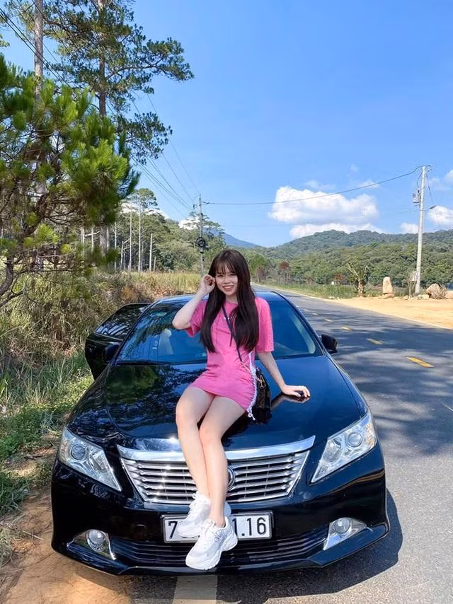 Tuy nhiên mối quan hệ giữa Quang Hải và Huỳnh Anh dường như đã kết thúc theo hướng không mấy tốt đẹp khi nhiều tin đồn về việc hot girl 9X "cắm sừng" lan tràn trên mạng.