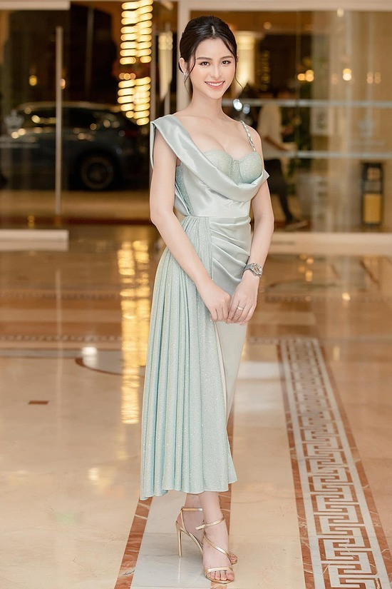 Tường Vi được nhiều người nhận xét là người đẹp có gương mặt đẹp nhất trong cuộc thi.