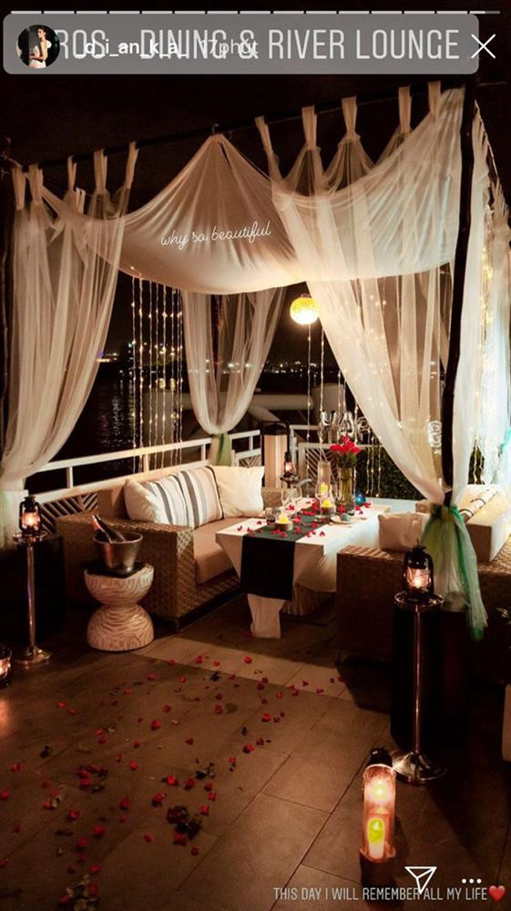 Bùi Tiến Dũng và bạn gái Dianka Zakhidova lộ chuyện tình cảm từ sau bữa tiệc với gia đình thủ môn xứ Thanh hồi tháng 7/2019. Nhưng thời điểm ấy, bạn gái mẫu Tây của chàng thủ môn khẳng định cả hai chỉ là bạn.