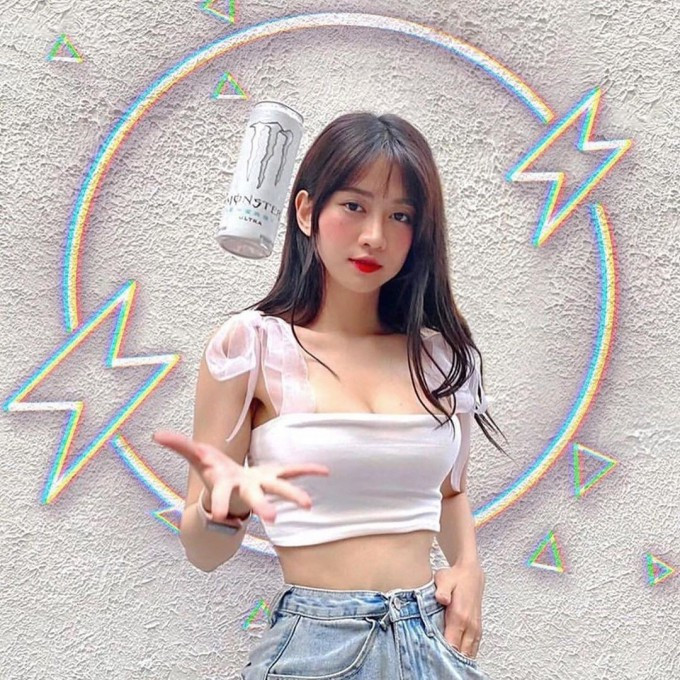 Lê Bống (tên thật Lê Xuân Anh, SN 1995) là một hot TikToker khá nổi tiếng trên mạng xã hội.