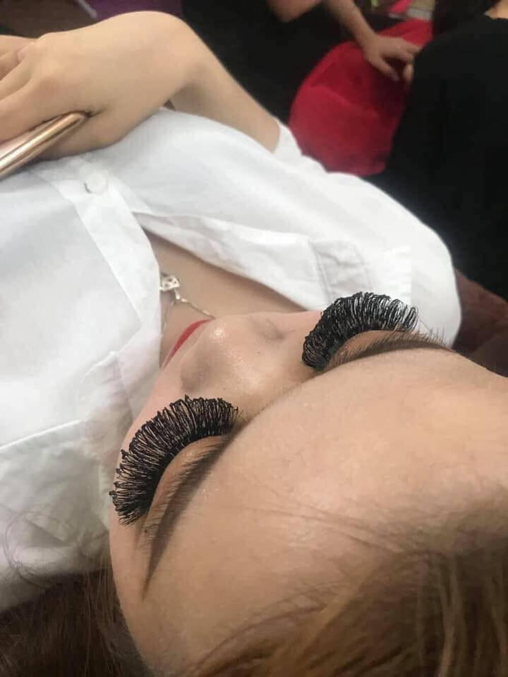 Ngay sau khi xuất hiện trên mạng xã hội, mẫu mi đón Tết này nhanh chóng nhận được sự quan tâm và những bình luận hài hước từ cộng đồng mạng.