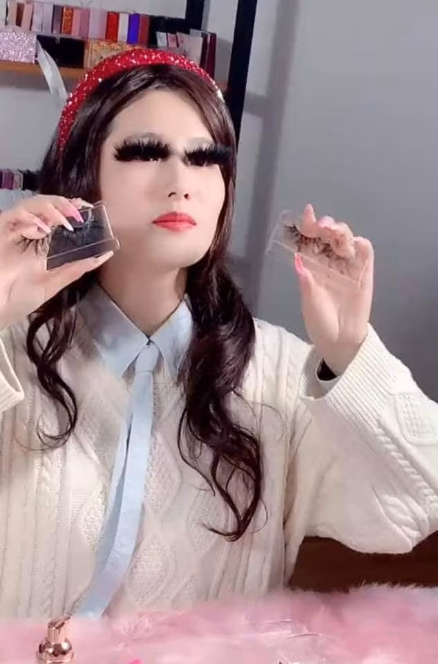 Năm hết tết đến là thời điểm hội chị em đua nhau đi làm đẹp đón Tết. Cũng từ đây, những tác phẩm để đời bắt đầu xuất hiện và trở thành "hot trend"mùa Tết.