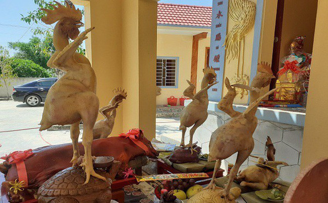 Siêu phẩm phi đội gà bay nhé, Tết mà cúng em gà này thì bảo đảm cả năm sẽ được bay nhảy khắp nơi. Ảnh: Tổng hợp