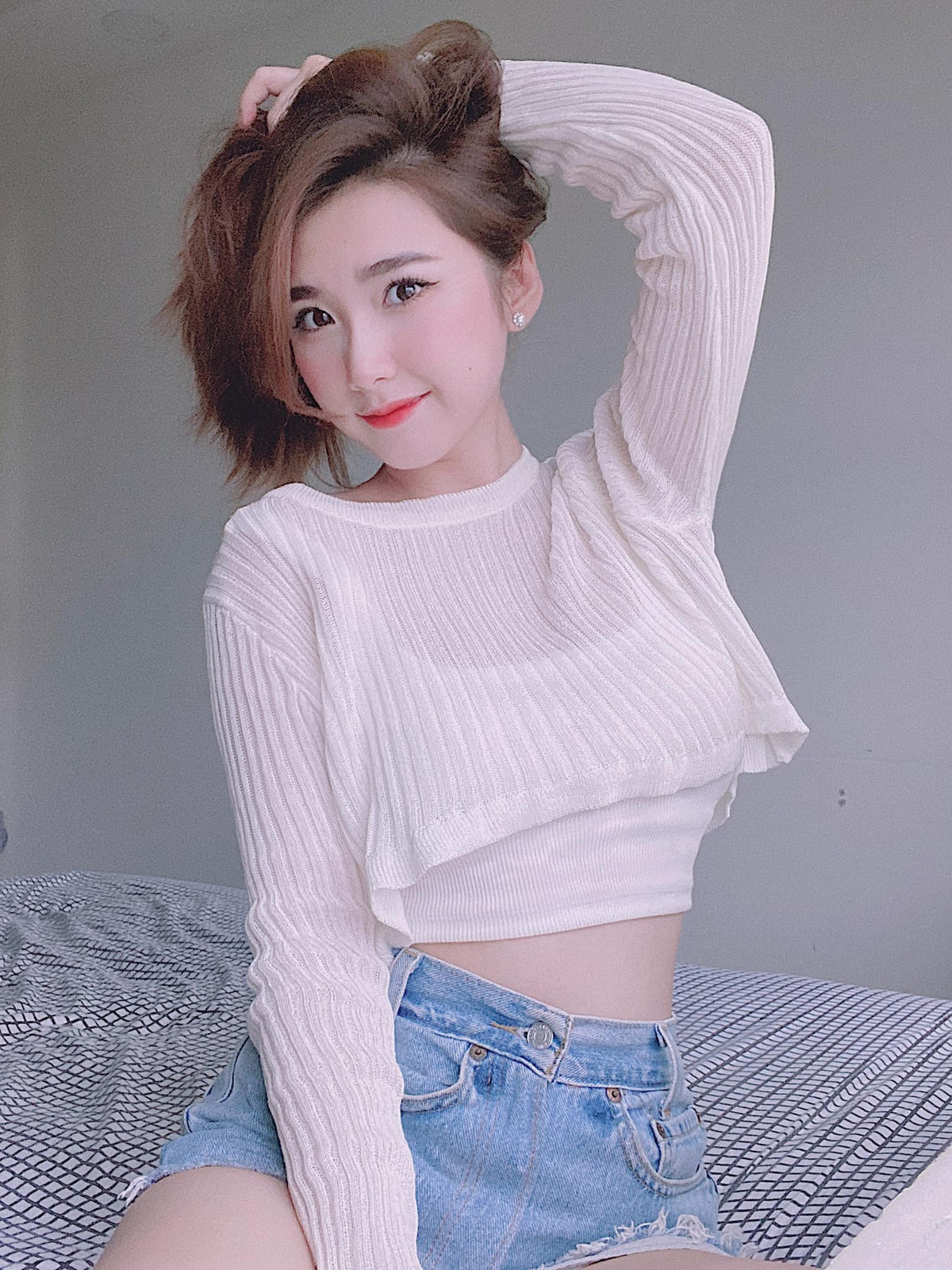 Cô nàng có gu ăn mặc sành điệu mọi lúc mọi nơi và thu hút hàng nghìn lượt "thả tim" bởi những hình ảnh xinh đẹp trên trang cá nhân.