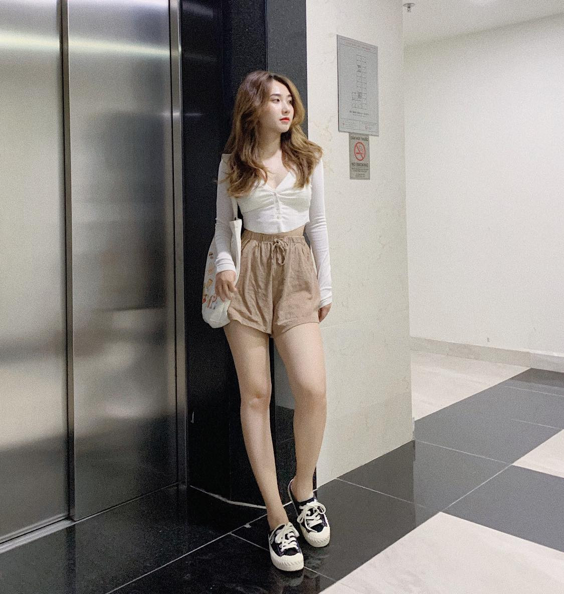 Vì hoàn cảnh gia đình, Thanh Mèo không học đại học mà quyết định đi làm sớm kiếm tiền.