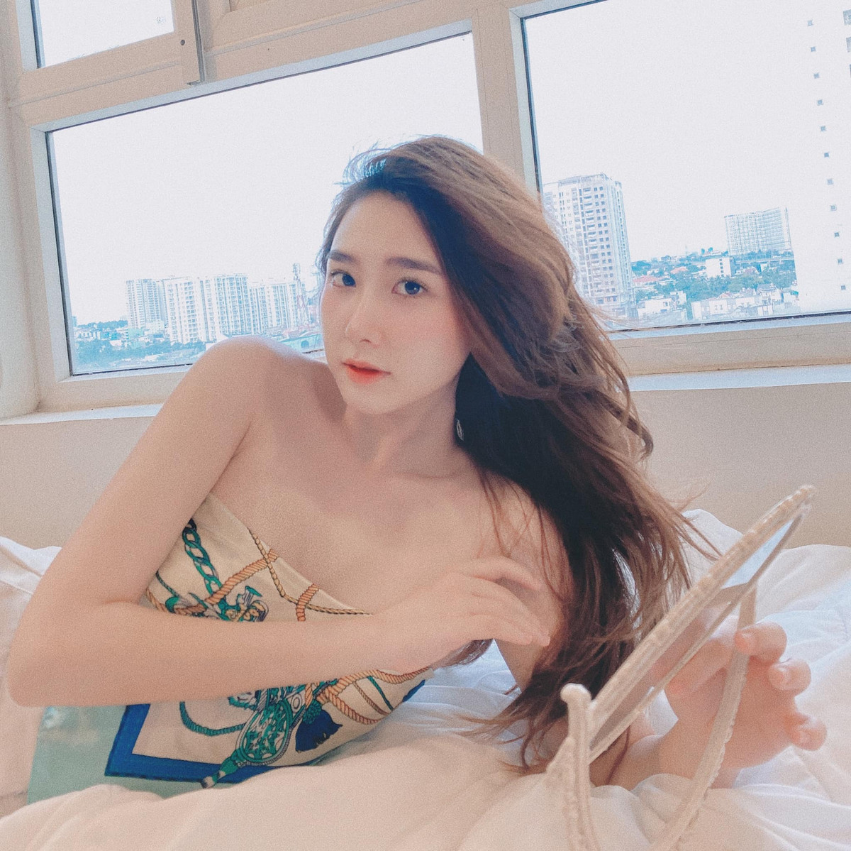 Vóc dáng của gái xinh Sài thành qua một số bức ảnh trên trang cá nhân cũng hoàn toàn thuộc dạng "chuẩn không cần chỉnh".