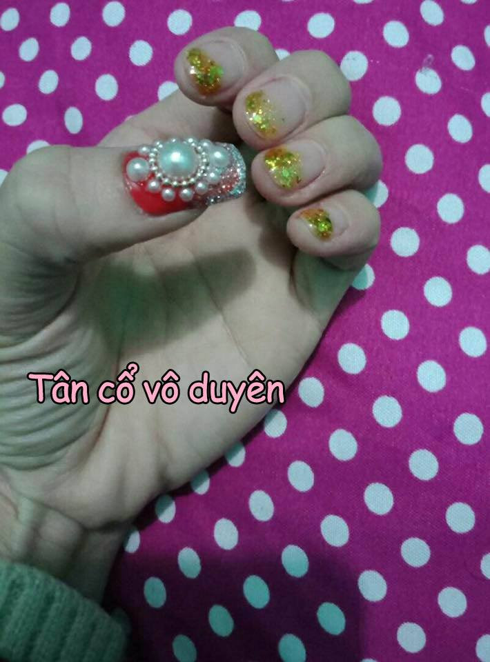 Từ đơn giản, vui nhộn đến đầy màu sắc, các mẫu nail này chắc chắn sẽ truyền cảm hứng với nhiều chị em, giúp cho các chị em càng thêm hứng khởi diện trong mùa Tết năm nay.