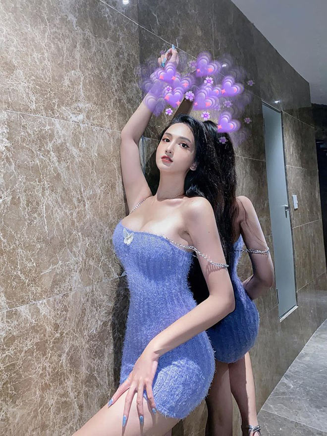 Dân mạng đều đồng loạt thừa nhận rằng, chưa cần phẫu thuật chuyển giới, Hoàng Học đã như một cô gái thực sự, thậm chí còn vượt sắc bao hot girl.