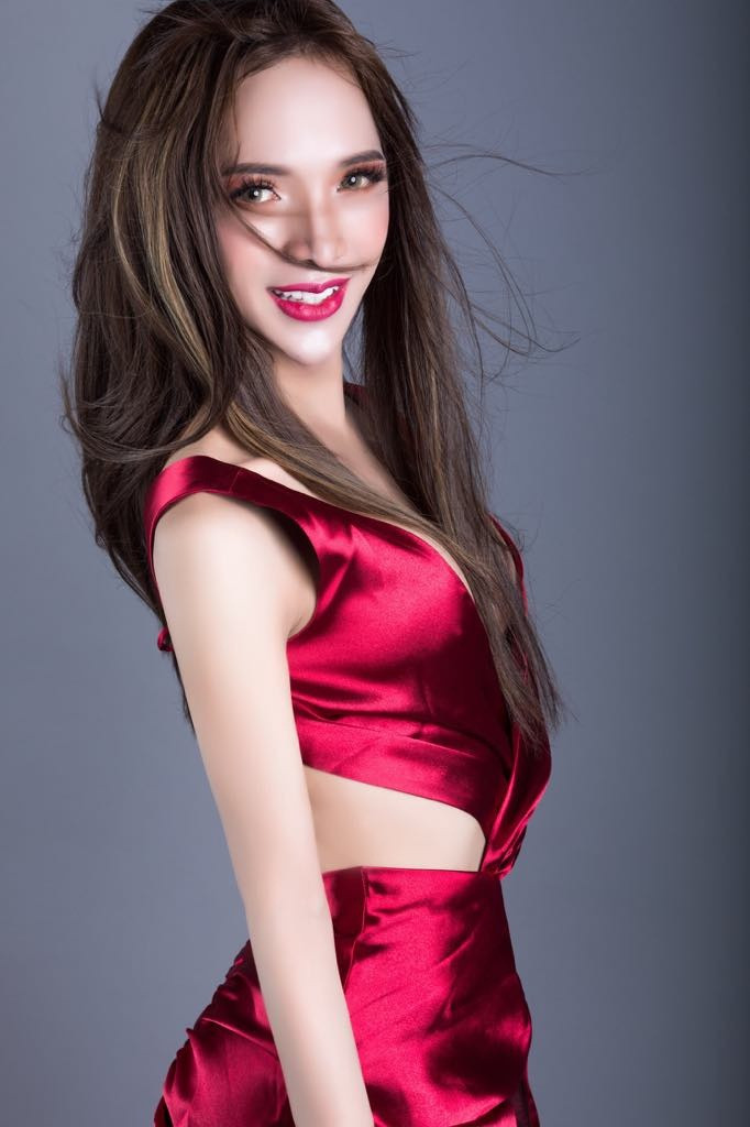 Với gương mặt xin xắn, nụ cười tươi rói cùng 3 vòng đúng chuẩn, Trần Đoàn đang là cái tên khá nổi bật trong cộng đồng LGBT và cuộc thi Hoa hậu chuyển giới Việt Nam 2020.