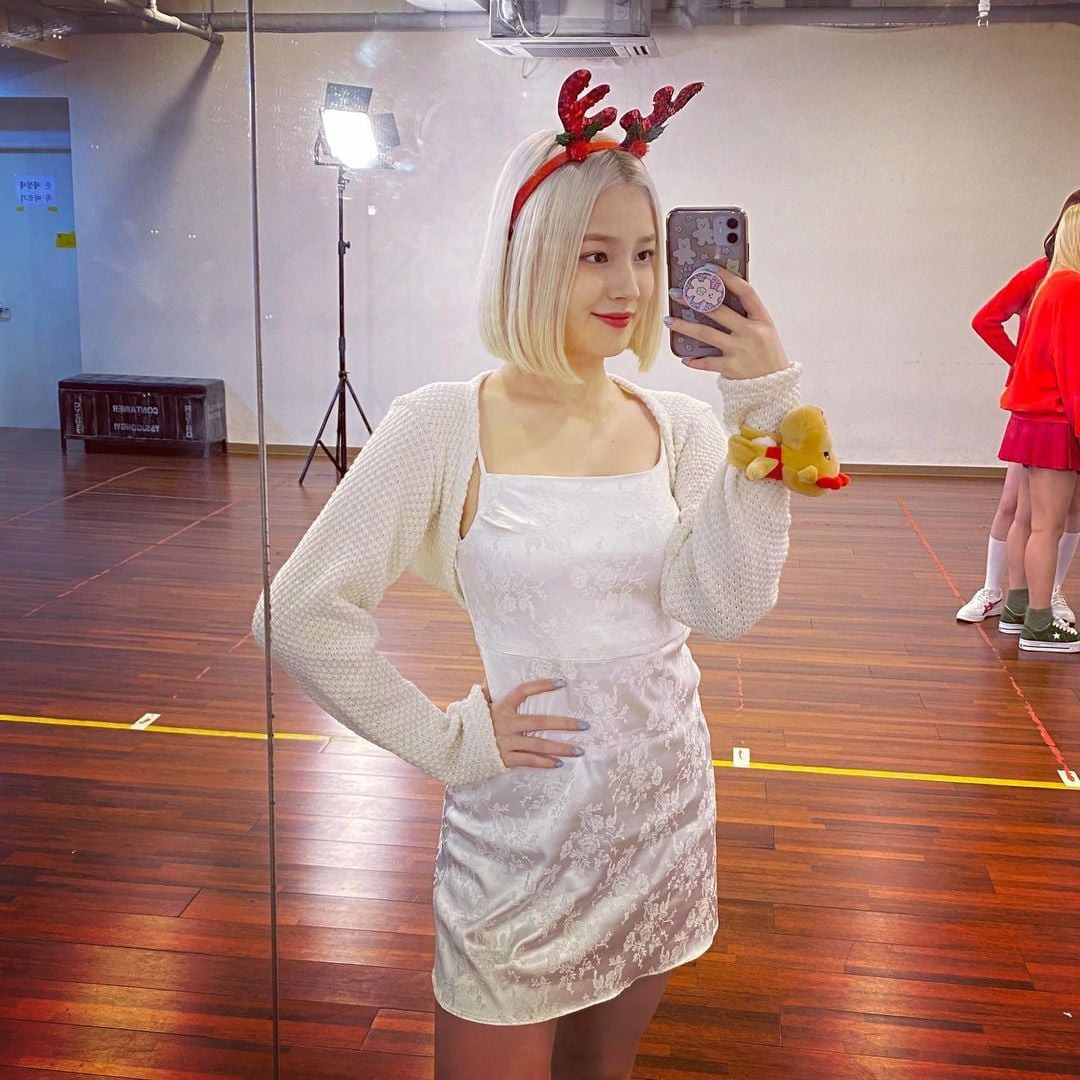 Thời điểm mới nổi tiếng, bên cạnh những lời khen dành cho vẻ đẹp của cô nàng, thì một bộ phận khán giả phong cách thời trang gợi cảm của Nancy có phần quá đà đến mức phản cảm.