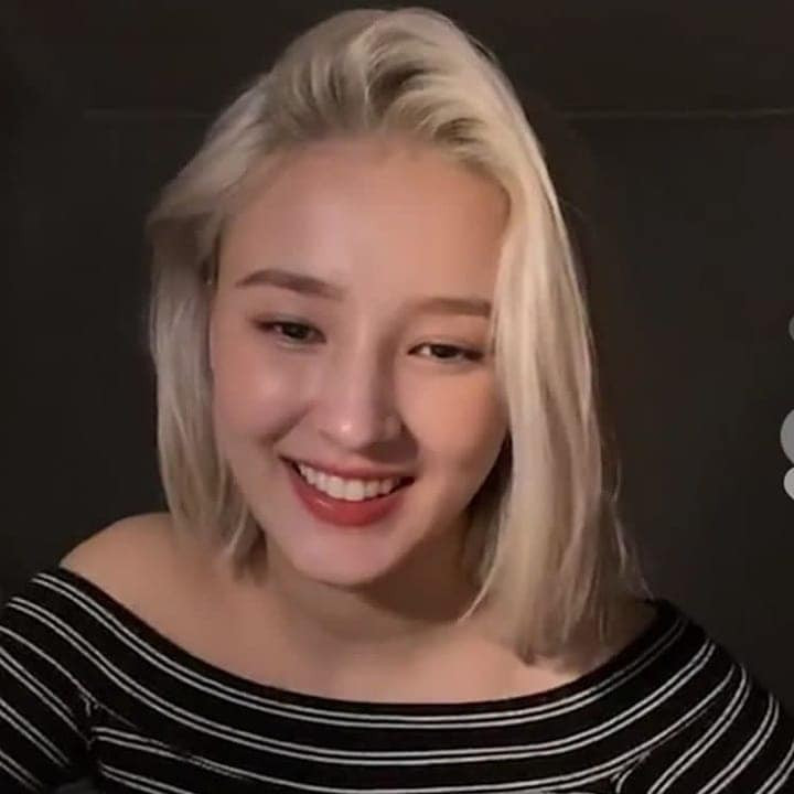 Thời điểm mới nổi tiếng, bên cạnh những lời khen dành cho vẻ đẹp của cô nàng, thì một bộ phận khán giả lại không thích phong cách thời trang gợi cảm của Nancy vì có phần quá đà đến mức phản cảm.