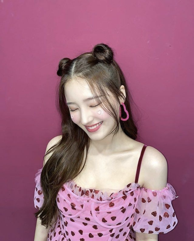 Mới đây, "nữ thần lai" Nancy bất ngờ trở thành nạn nhân của vấn nạn quay, chụp lén phụ nữ. Nhiều giờ qua, cộng đồng fan của nàng hot girl này xôn xao trước thông tin loạt ảnh chụp lén Nancy trong phòng thay đồ ở hậu trường bị chia sẻ trong một nhóm có hơn 500 thành viên.