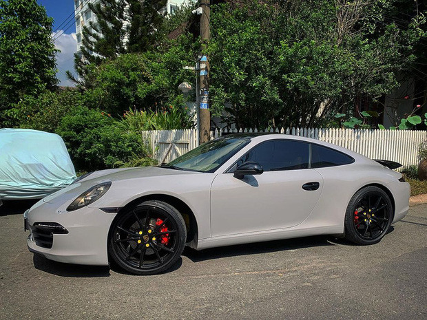 Chiếc xe Porsche 911 mà Tống Đông Khuê vừa mới tậu.