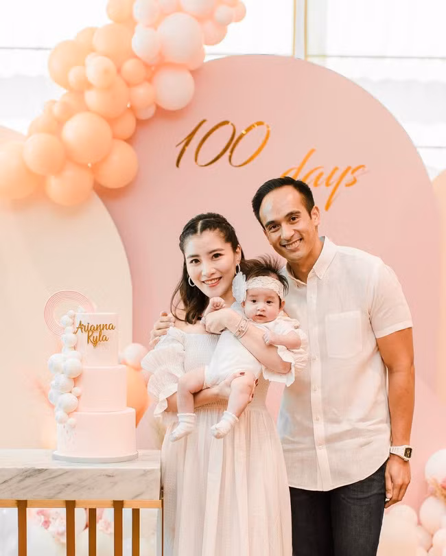 Sau gần 1 năm sinh con, ái nữ nhà tỷ phú Chryseis Tan tiếp tục gây bão cộng đồng mạng bởi vẻ đẹp ngày càng mặn mà của bà mẹ 1 con.