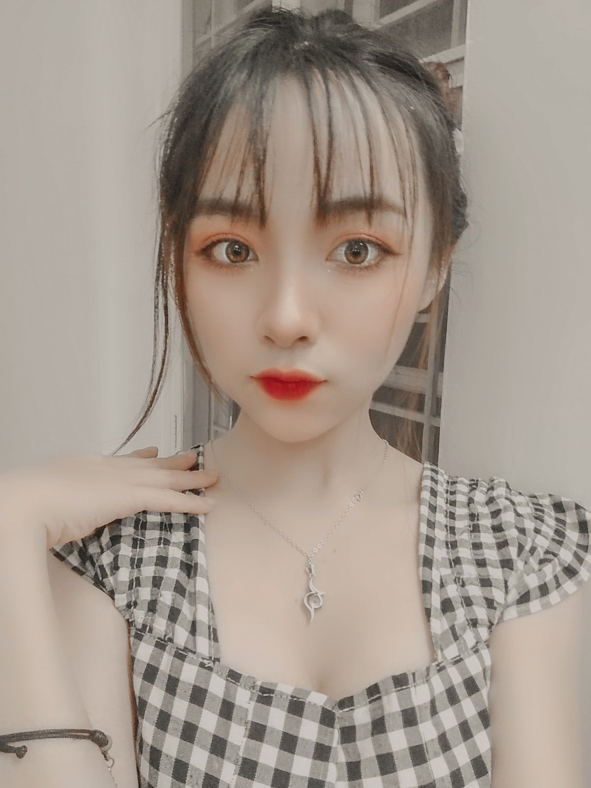 Chia sẻ về lý do lựa chọn học trường Đại học Bách khoa, Kim Phụng cho biết là do tình cờ được cô giáo dạy Hóa cấp 3 tư vấn. Bản thân cô nàng cũng có niềm đam mê với thể thao và biết được Bách khoa rất mạnh về điểm này nên cô quyết định đăng ký dự thi vào đây.