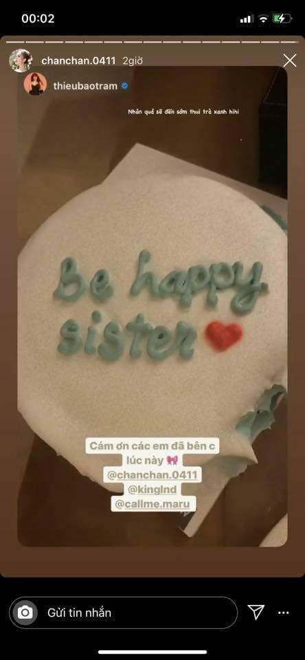 Hội bạn cũng chia sẻ lại bức hình kèm lời động viên nữ ca sĩ kèm những chú thích như: "Nhân quả sẽ đến sớm thôi trà xanh”, đặc biệt nữ streamer Linh Ngọc Đàm còn gay gắt hơn: "Nghiệp sẽ quật đứa nào làm chị buồn".