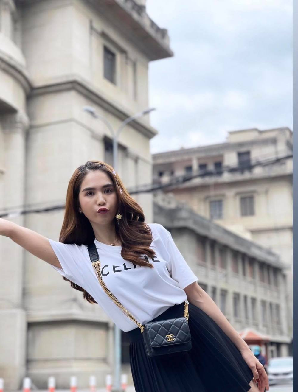 Sở hữu gương mặt "hack tuổi" là điều công chúng luôn ngưỡng mộ ở Ngọc Trinh, vậy nên dù chụp ở phong cách nào thì người đẹp vẫn luôn khiến nhiều người xuýt xoa.