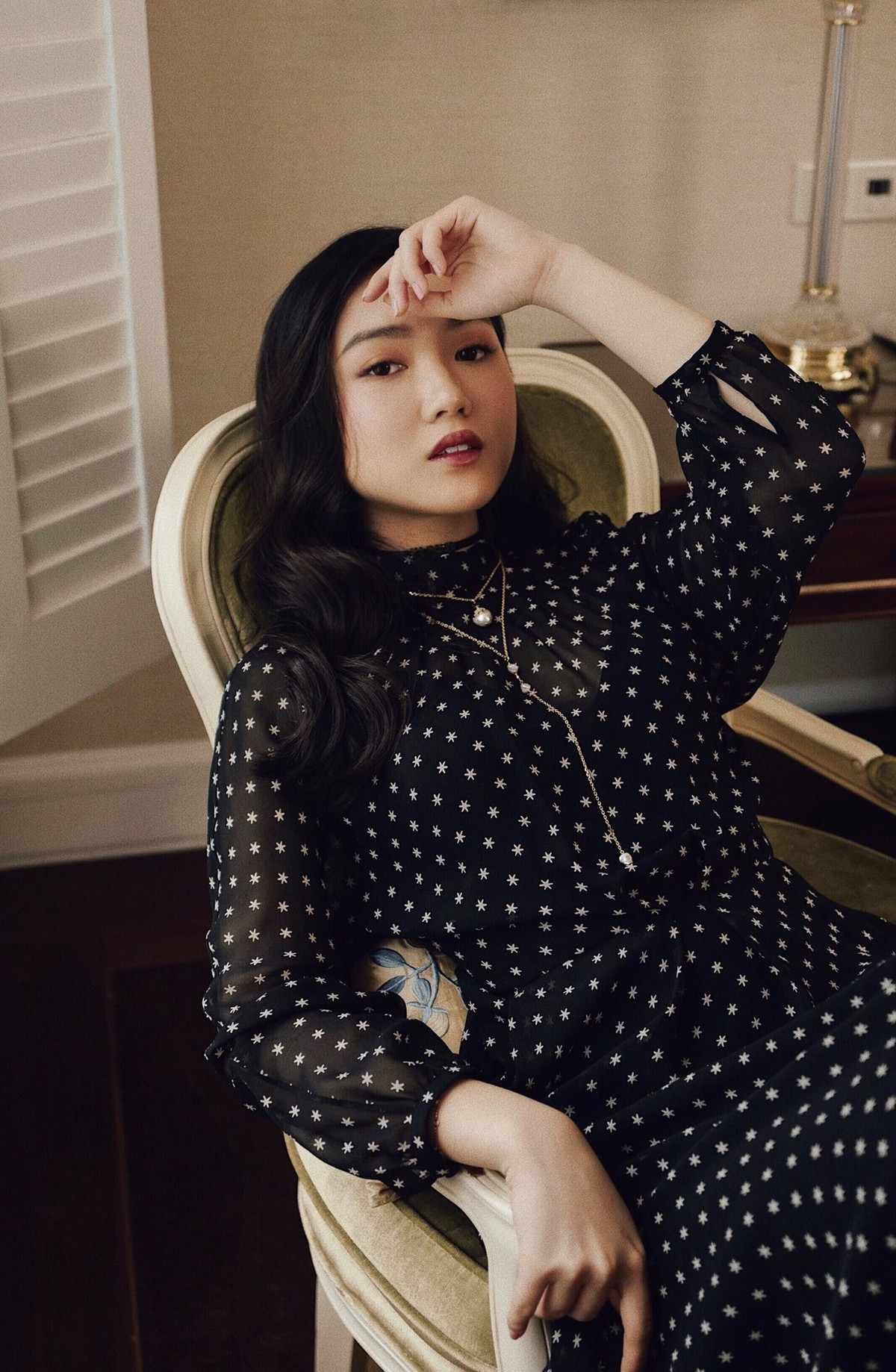 Ngoài các clip review mỹ phẩm, hướng dẫn cách make up, Chloe rất chăm chỉ chia sẻ cách phối đồ hay các mẹo nhỏ dành cho phái nữ.