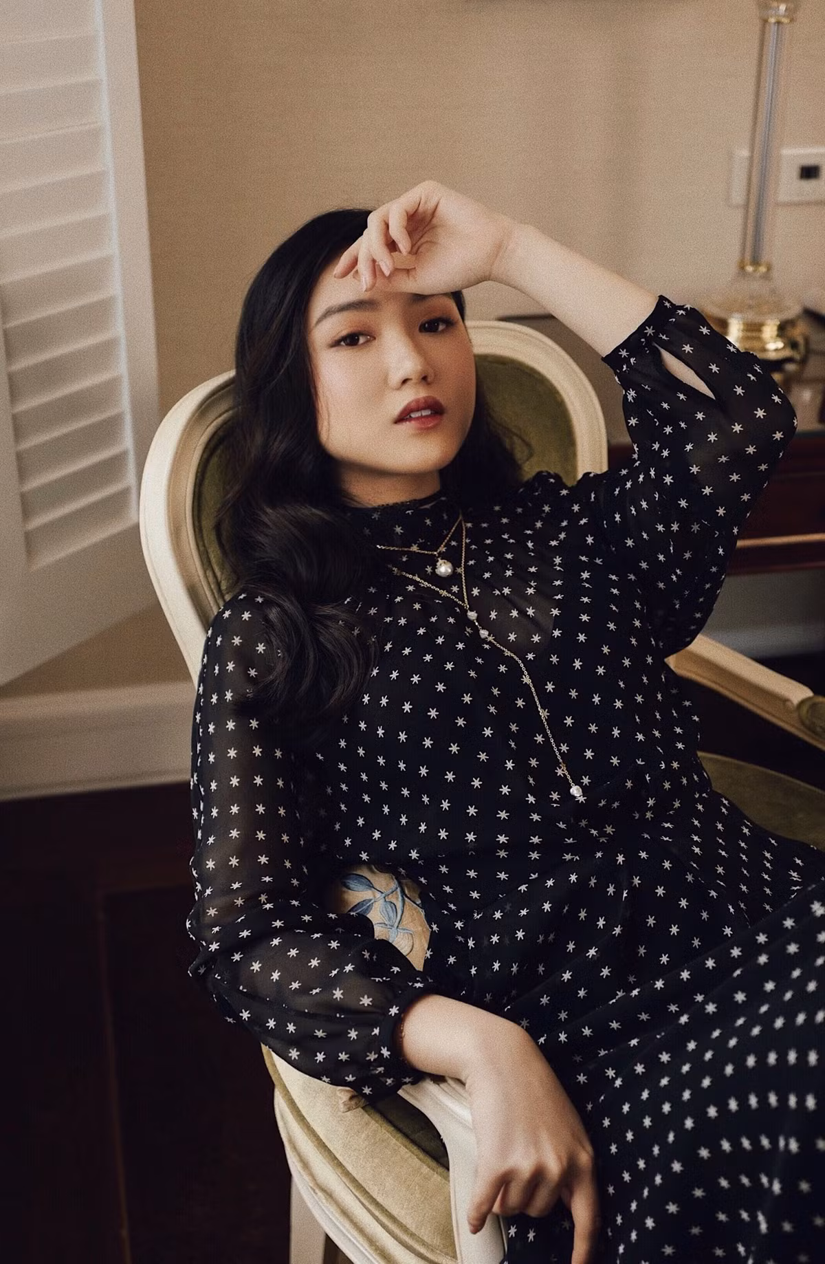 Ngoài các clip review mỹ phẩm, hướng dẫn cách make up, Chloe rất chăm chỉ chia sẻ cách phối đồ hay các mẹo nhỏ dành cho phái nữ.