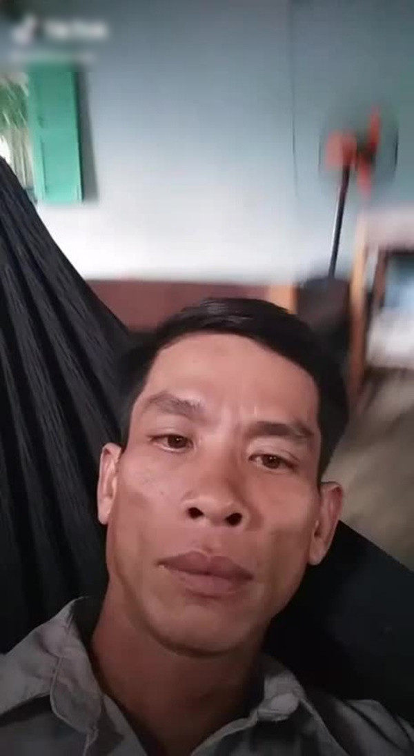 Với màn trình diễn không làm gì vẫn nổi này, dân tình đặt cho người đàn ông hàng loạt biệt danh như "ông chú nằm võng", "chủ tịch",...