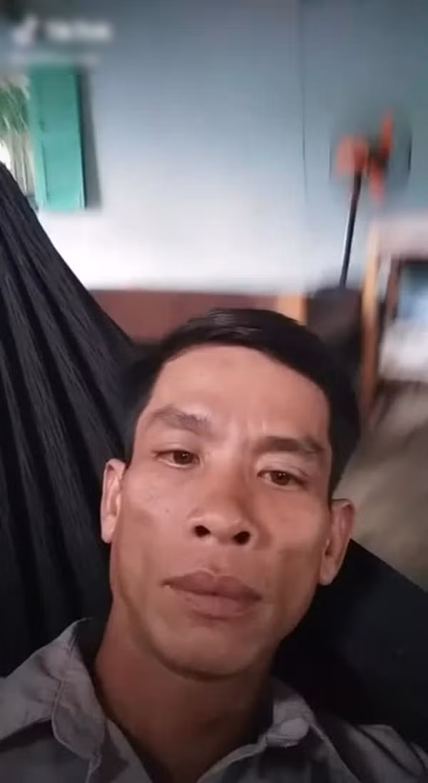 Với màn trình diễn không làm gì vẫn nổi này, dân tình đặt cho người đàn ông hàng loạt biệt danh như "ông chú nằm võng", "chủ tịch",...