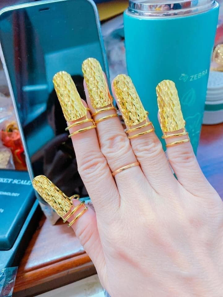 Ngay sau khi hình ảnh được chia sẻ đã nhận về hàng trăm nghìn lượt quan tâm của dân mạng. Ai nấy, nhất là các chị em tỏ ra thích thú với mẫu nail này.