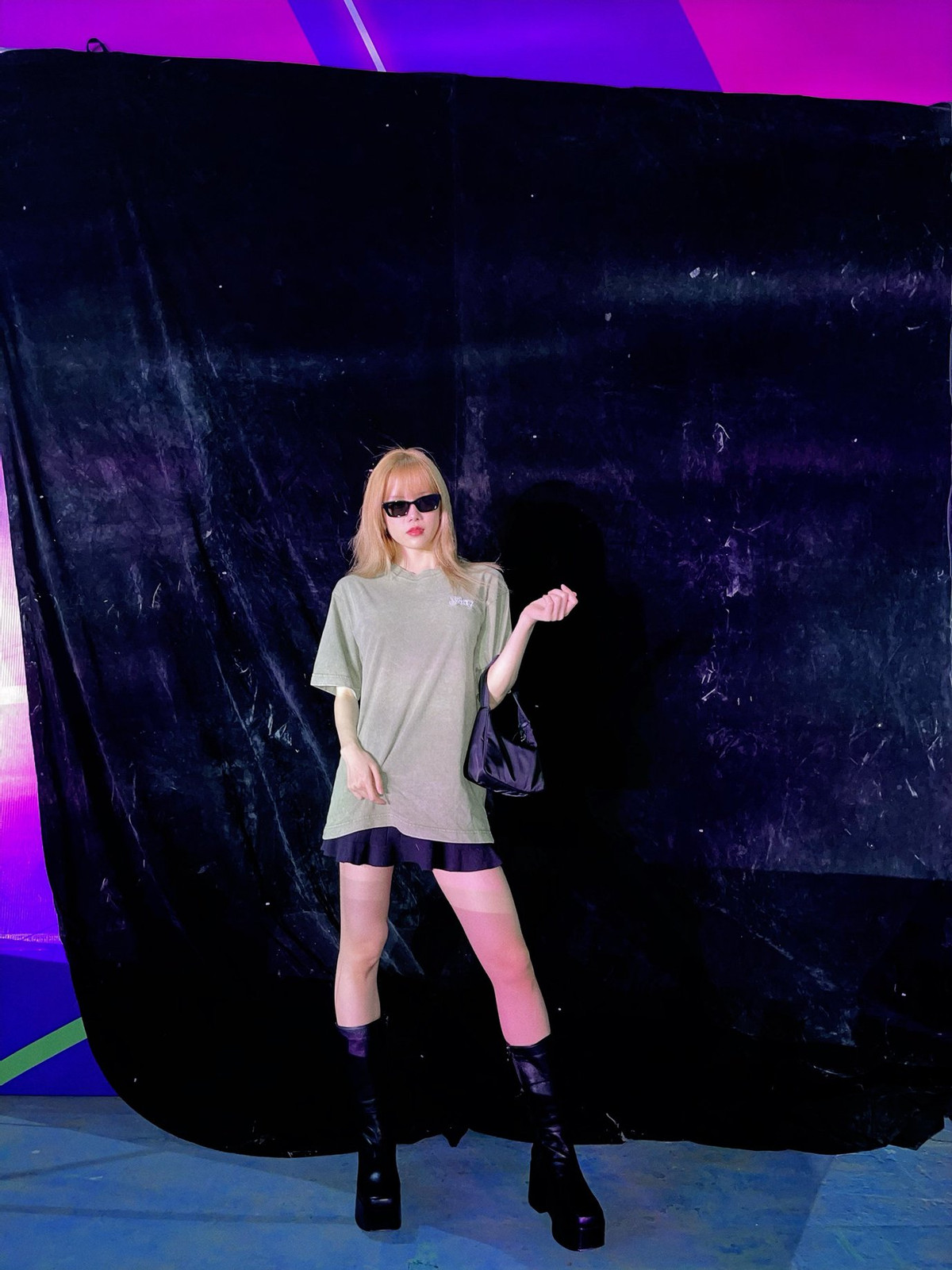 Style của cô đều mang cảm giác quyến rũ, mạnh mẽ, thời thượng chứ hiếm khi lên đồ hiền dịu nữ tính như hình ảnh mới đây. Ảnh: FBNV, IGNV