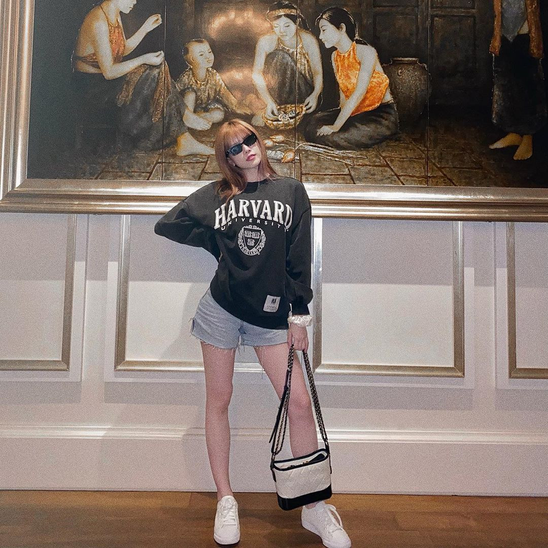 Đôi chân dài miên man mới chính là điểm nhấn mà Bảo Trâm thích nhất.