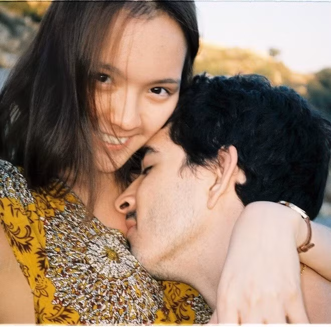 Trước kia, hot girl 9X sở hữu gương mặt bầu bĩnh chứ không sắc sảo như hiện tại.