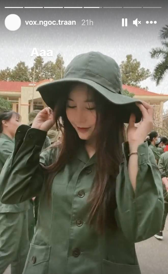 Làn da trắng trẻo, mịn màng cùng sống mũi thẳng tắp của cô nàng nhanh chóng chiếm spotlight trên MXH.