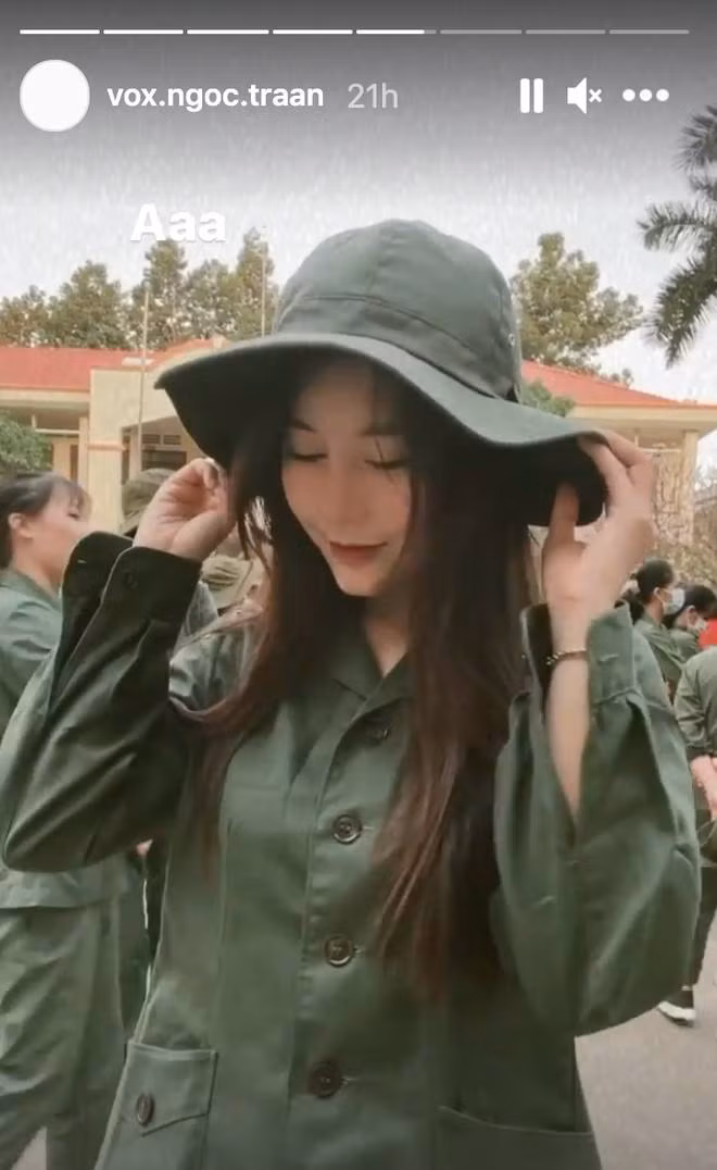 Làn da trắng trẻo, mịn màng cùng sống mũi thẳng tắp của cô nàng nhanh chóng chiếm spotlight trên MXH.